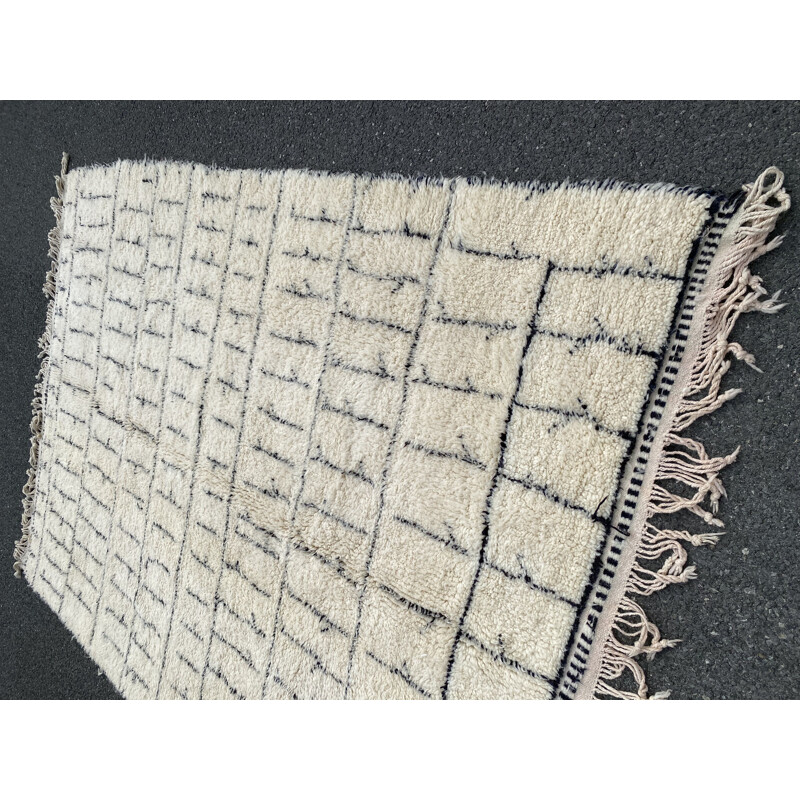 Tappeto berbero d'epoca in lana tessuta a mano di Beni Ouarain