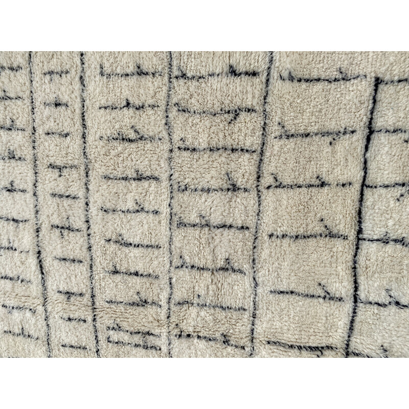 Vintage Berber hand-woven wool carpet from Beni Ouarain
