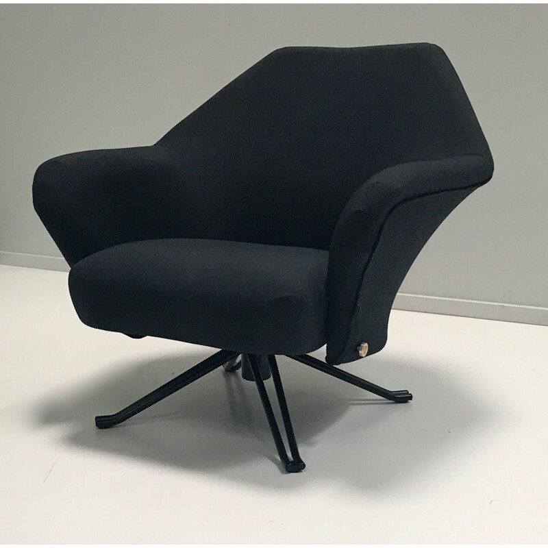 Vintage armchair P32 by Osvaldo Borsani for Tecno SpA 1970