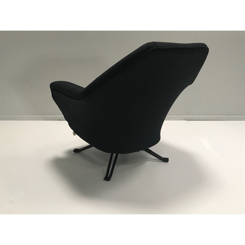 Vintage armchair P32 by Osvaldo Borsani for Tecno SpA 1970