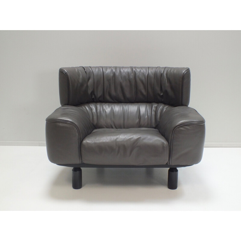 Fauteuil vintage en cuir de taureau de Gianfranco Frattini pour Cassina 1987