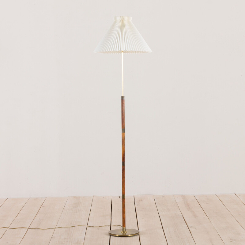 Lampadaire vintage en palissandre et laiton avec abat-jour Le Klint danois 