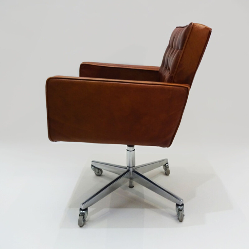 Vintage leather and aluminium Mid Century Knoll cognac office chair by Vincent Cafiero 1950