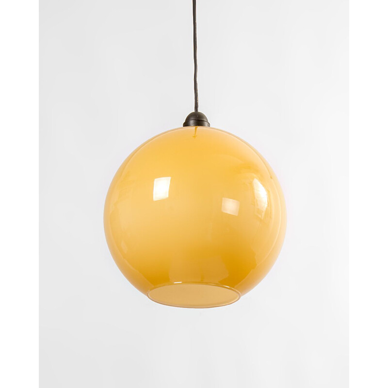 Vintage plafondlamp in geel opaline glas 1960