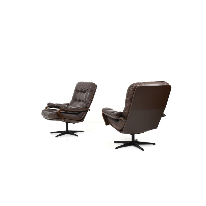 Paire de fauteuils lounge pivotantes d'époque en cuir brun Danois 1970