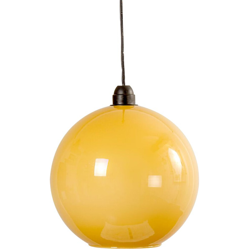 Luz de tecto Vintage em vidro opalino amarelo 1960