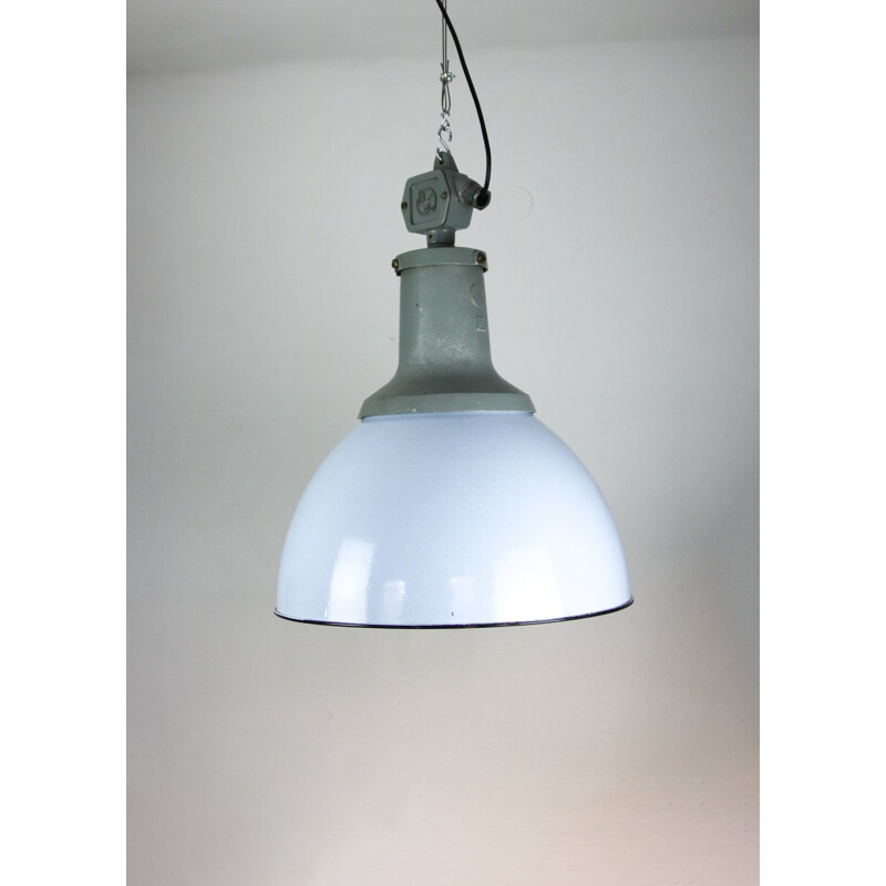 Lámpara de suspensión industrial vintage de esmalte azul claro de la fábrica ElKo, 1960