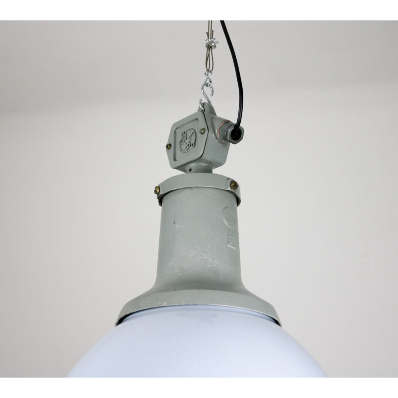 Lámpara de suspensión industrial vintage de esmalte azul claro de la fábrica ElKo, 1960