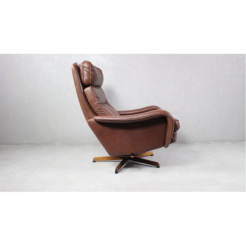 Fauteuil lounge  vintage pivotant en cuir avec pouf de Madsen & Schubell Danish