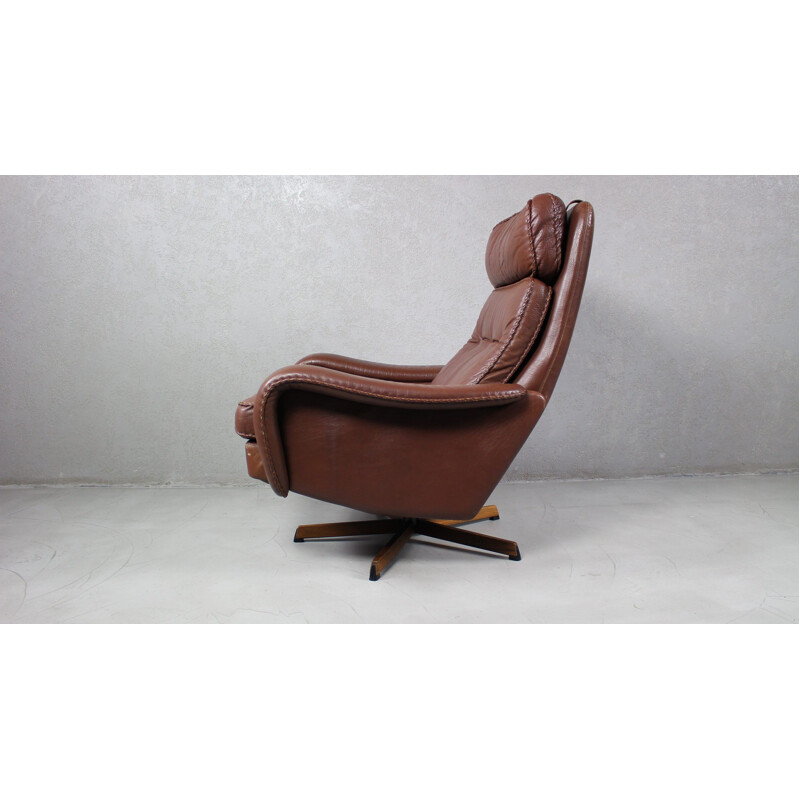 Fauteuil lounge  vintage pivotant en cuir avec pouf de Madsen & Schubell Danish