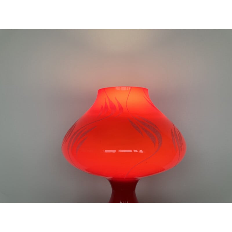 Lampe de table vintage en verre rouge par Stefan Tabery 1960