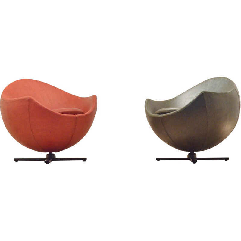 Paire de fauteuils vintage "Mars" Meurop en simili-cuir, Pierre GUARICHE - 1950