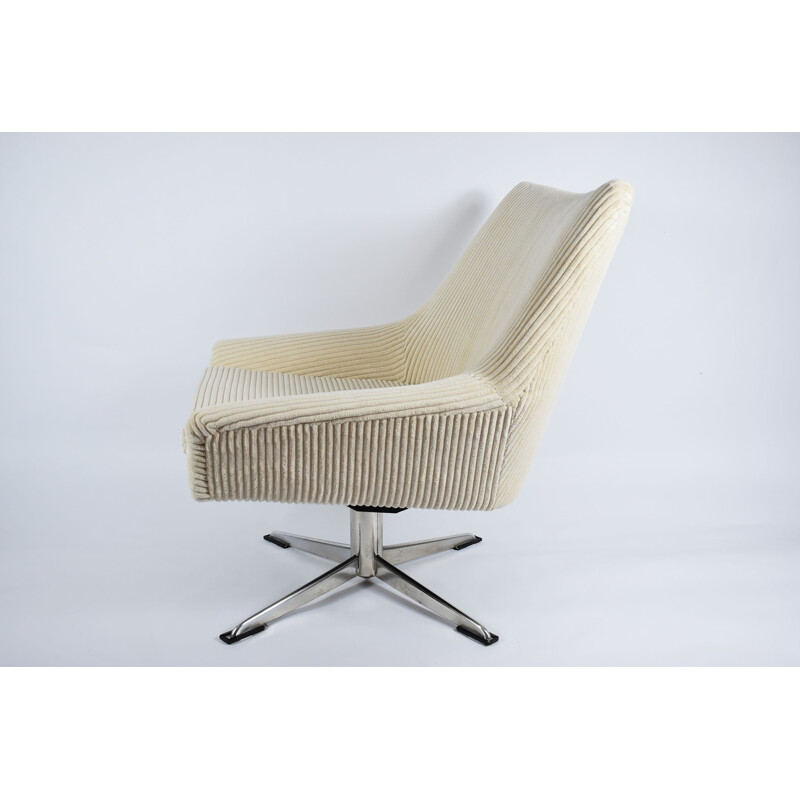 Cadeira de braços de veludo bege "Shell" vintage 1960