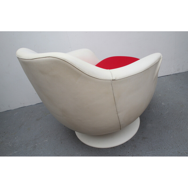 "Ball" armchair in white leatherette and red fabric - 1960s