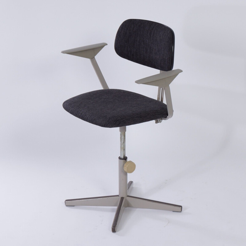 Chaise de bureau vintage par Friso Kramer pour Ahrend de Cirkel 1960