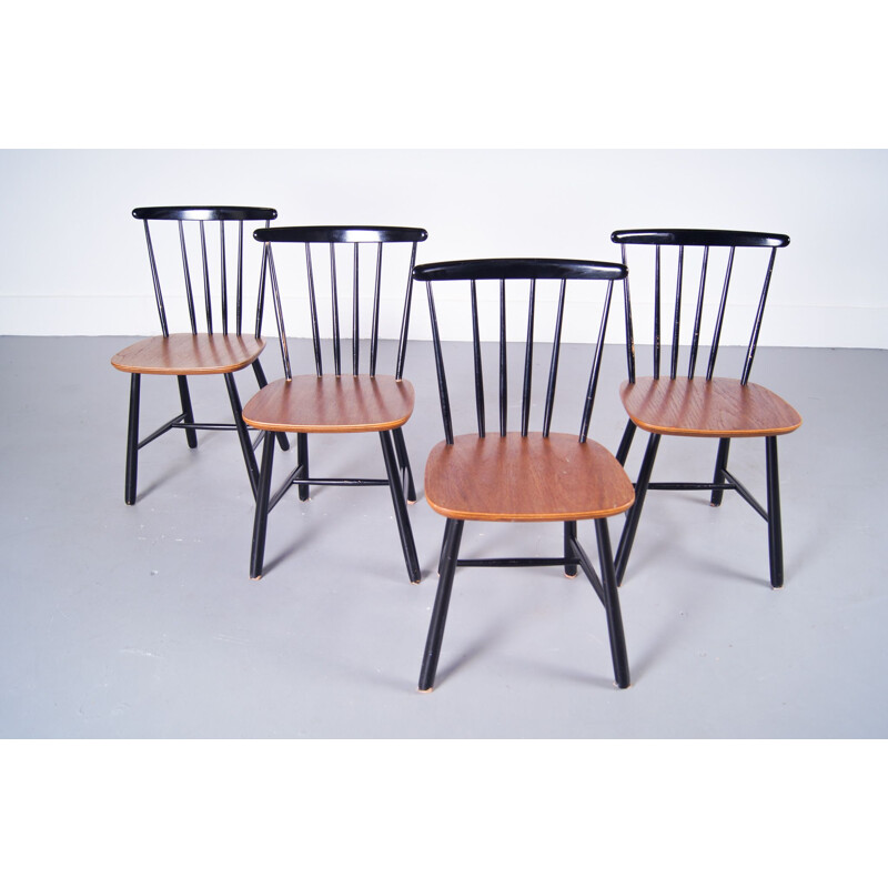 Set of 4 Vintage Wooden Spindleback Chairs Danish 1960