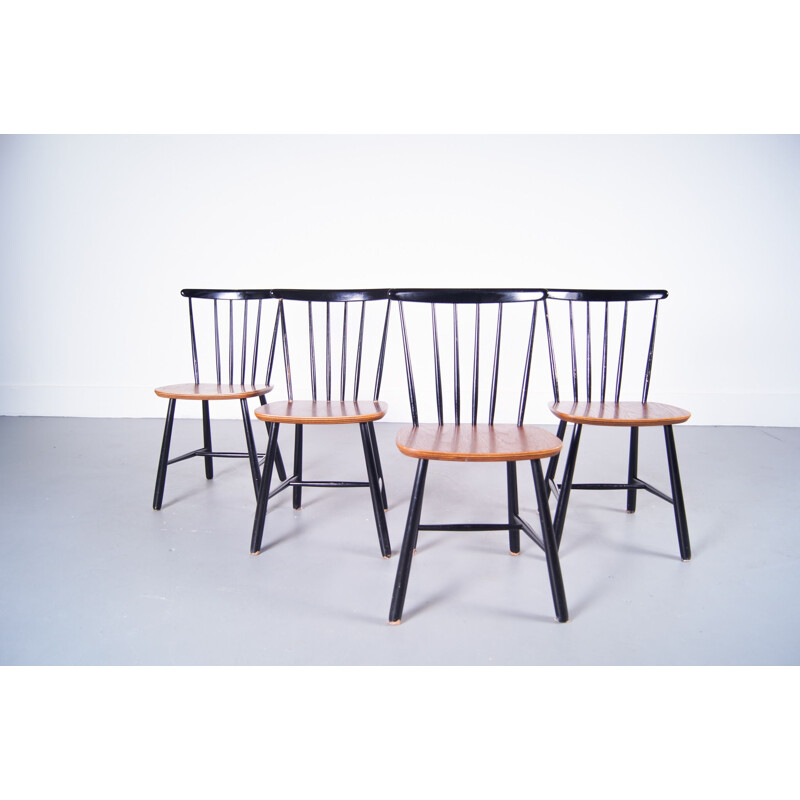 Set of 4 Vintage Wooden Spindleback Chairs Danish 1960