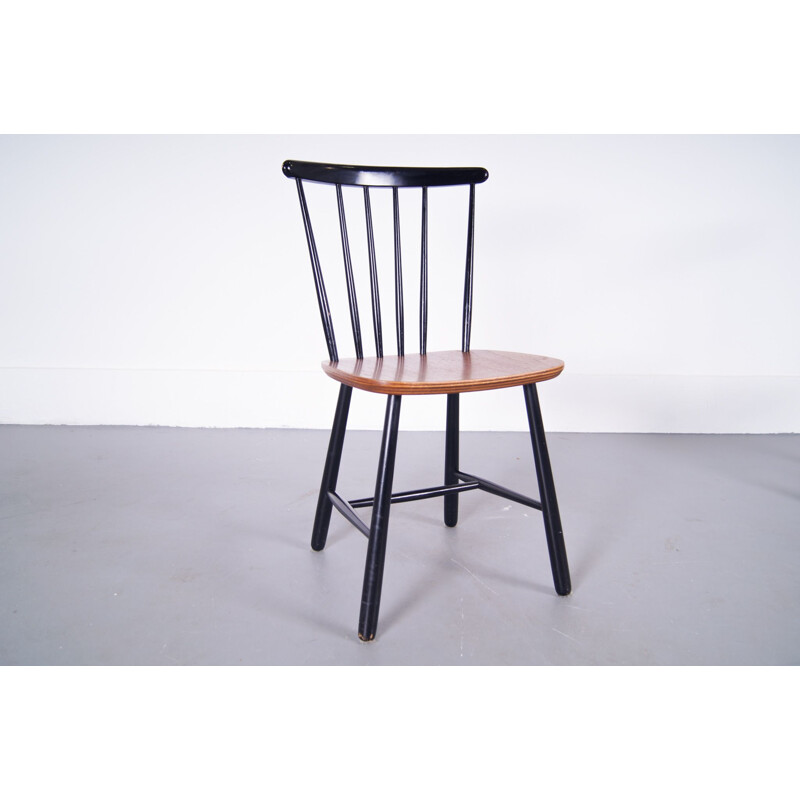 Set of 4 Vintage Wooden Spindleback Chairs Danish 1960