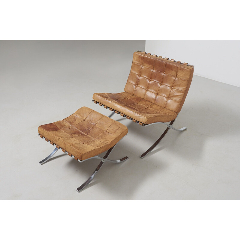 Ensemble de fauteuil et tabouret vintage "Barcelona" de Mies Van der Rohe, Knoll International, 1960