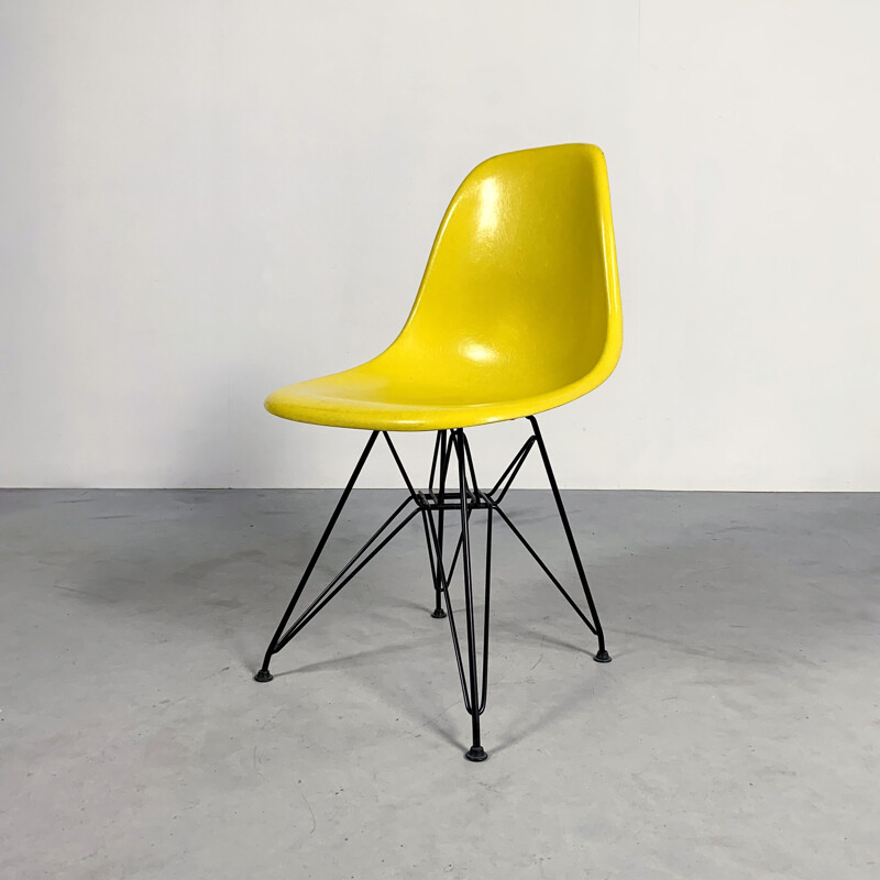 Chaise Vintage Yellow DSW par Charles & Ray Eames pour Herman Miller 1980