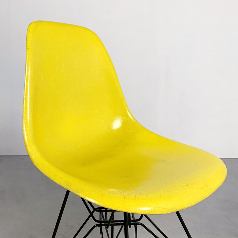 Chaise Vintage Yellow DSW par Charles & Ray Eames pour Herman Miller 1980