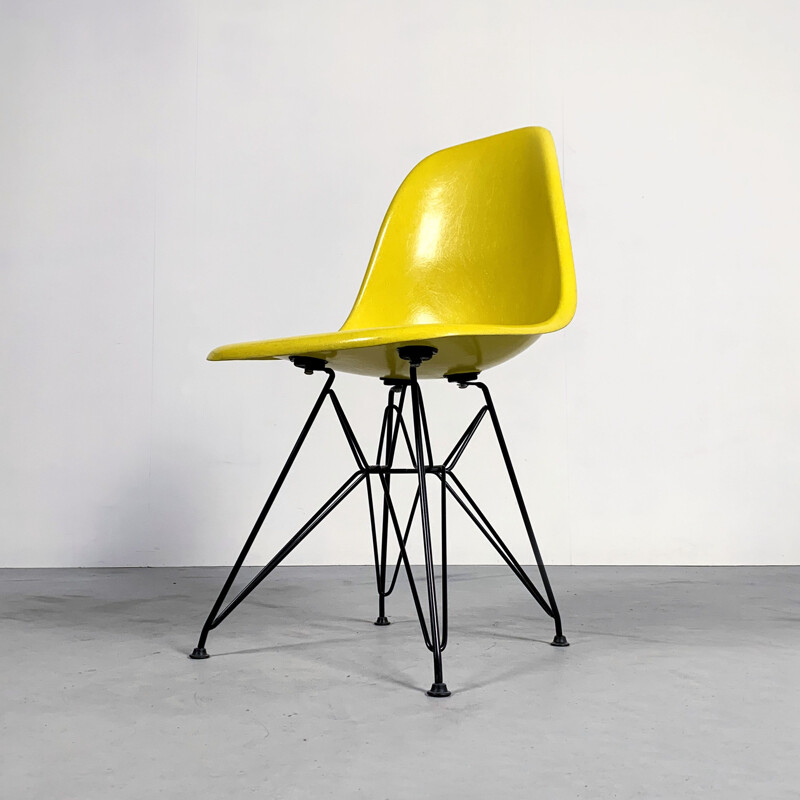 Chaise Vintage Yellow DSW par Charles & Ray Eames pour Herman Miller 1980