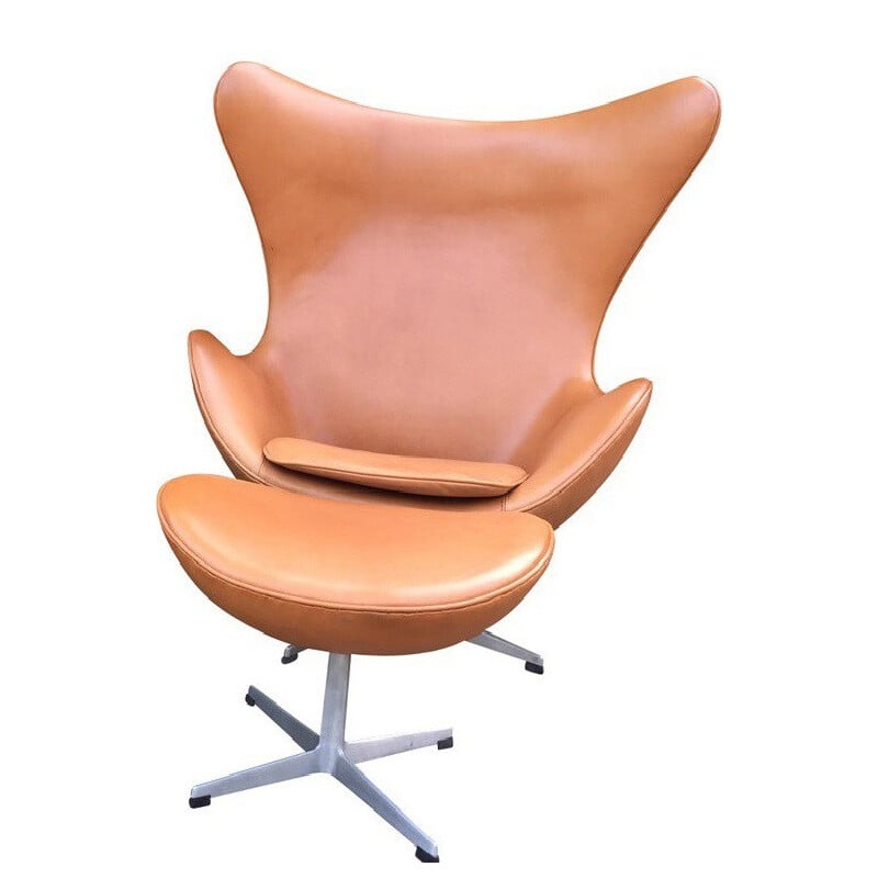 Cognac leather Egg chair and ottoman, Arne JACOBSEN - 1960s