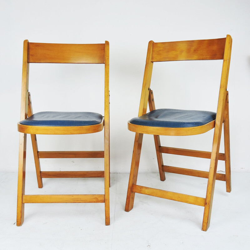 Paire de chaises pliantes vintage en bois avec sièges en vinyle bleu en Yougoslavie par Stoe Benchairs