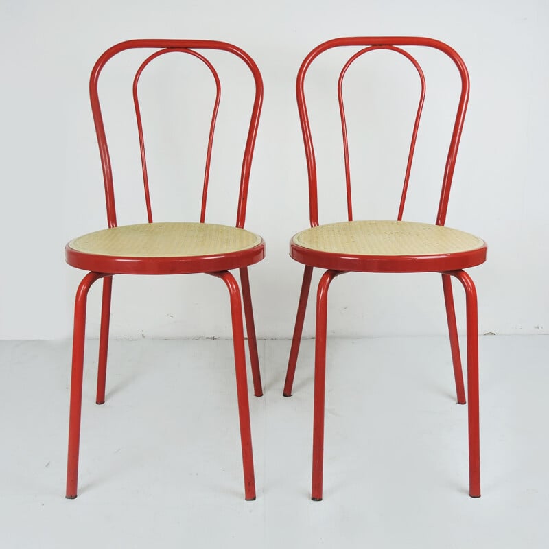 Paire de chaises vintage en métal peint en rouge avec siège en plastique en forme de canne 1980