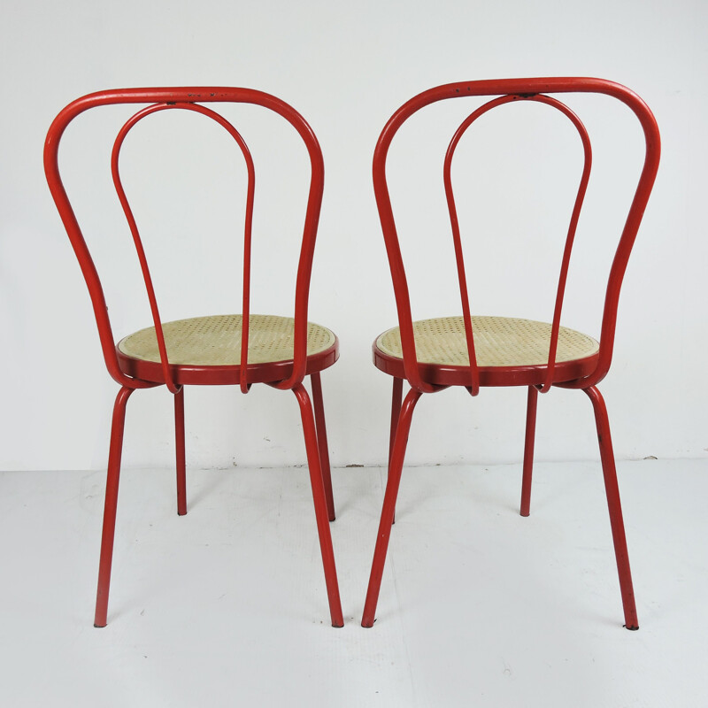 Paire de chaises vintage en métal peint en rouge avec siège en plastique en forme de canne 1980