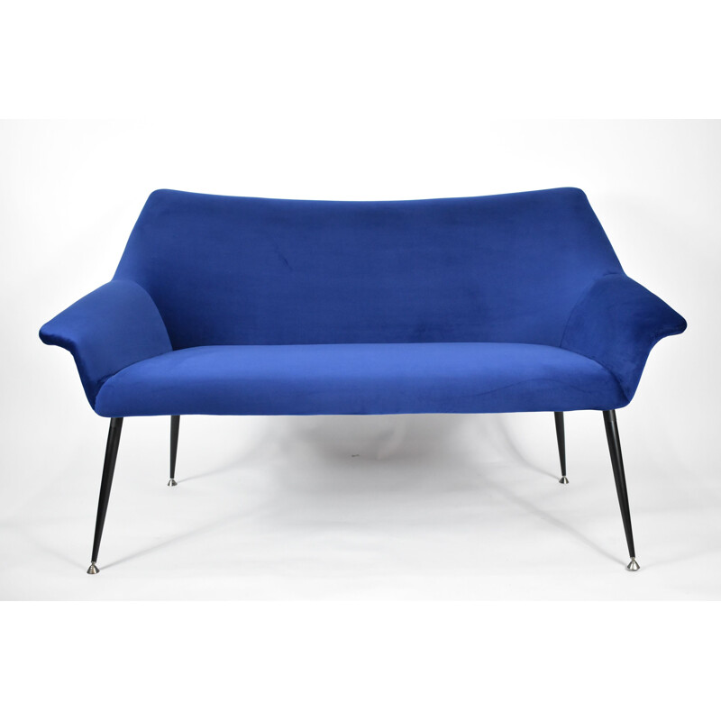 Vintage 2-Sitzer-Sofa, tintenblauer Samtstoff aus der Deutschen Demokratischen Republik, Chrom 1960