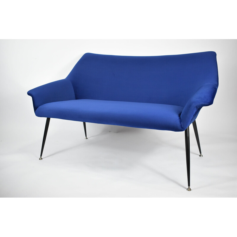 Vintage 2-Sitzer-Sofa, tintenblauer Samtstoff aus der Deutschen Demokratischen Republik, Chrom 1960