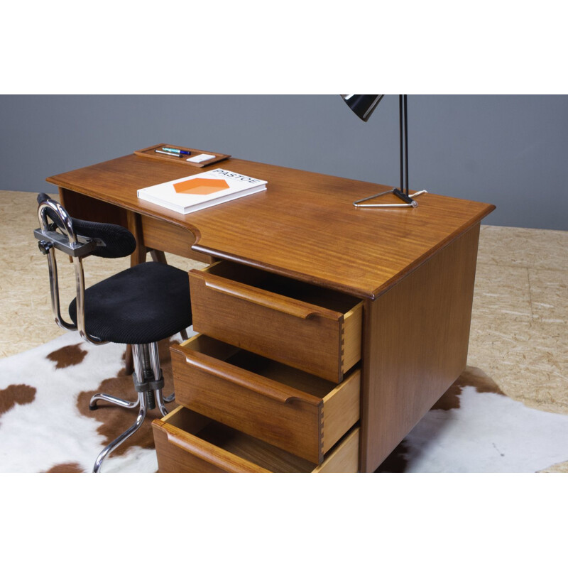 Petit vintage Freestanding desk in teak by Peter Lovig Nielsen 1960s