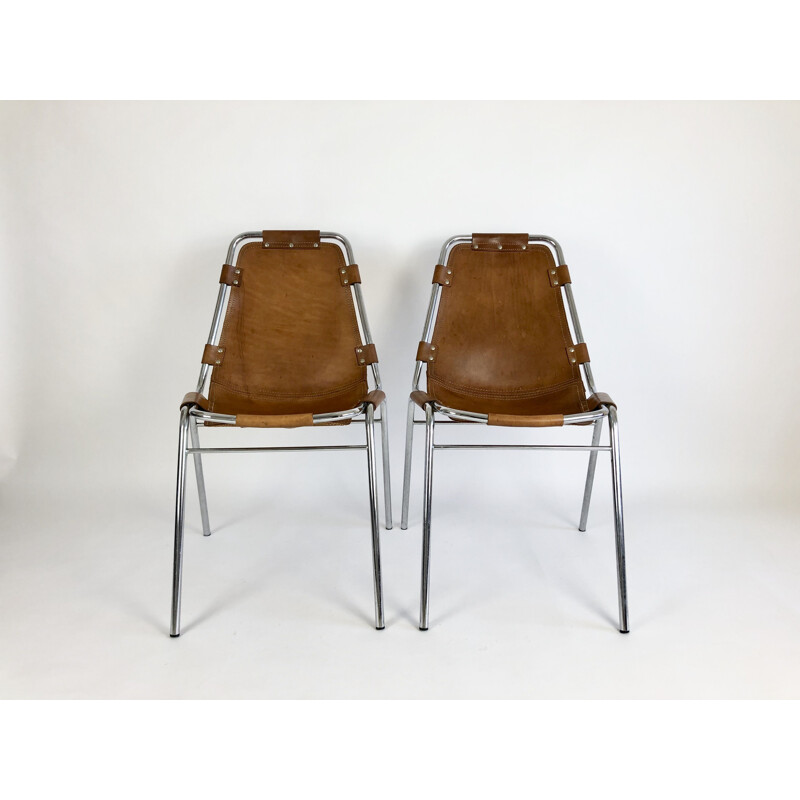 Paire de chaises vintage en cuir sélectionnées par Charlotte Perriand pour Les Arcs 1960