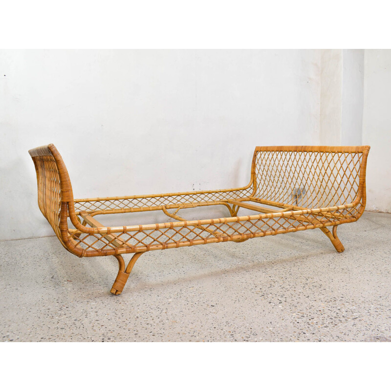 Vintage resting bed in bamboo and rattan