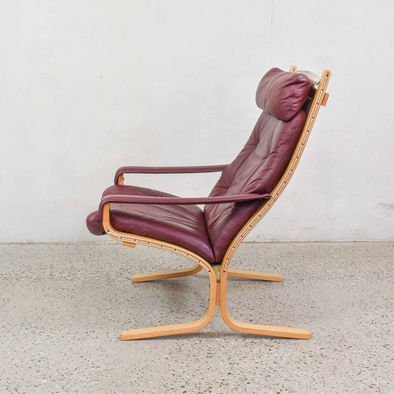 Pair of vintage Burgundy nap chairs by Ingmar Relling for Westnofa 