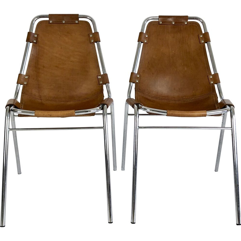 Paire de chaises vintage en cuir sélectionnées par Charlotte Perriand pour Les Arcs 1960