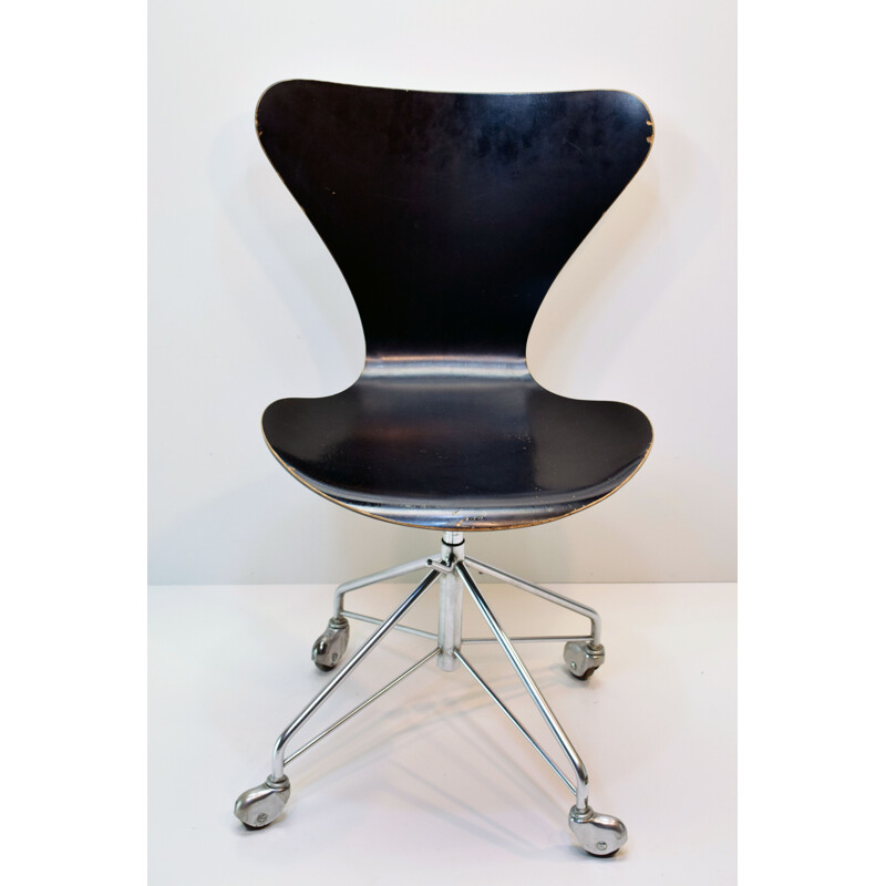Chaise vintage serie 7, modèle 3117, pied Eiffel, de Arne Jacobsen