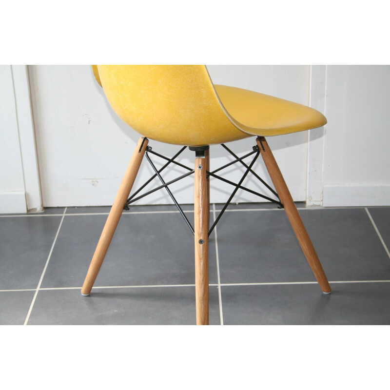 Herman Miller "DSW" yellow chair, Charles & Ray EAMES - 1960s