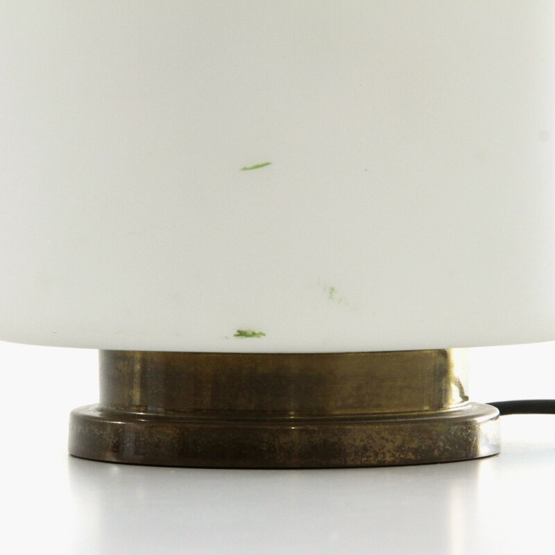 Lámpara de sobremesa vintage de cristal opalino con pantalla de pergamino de Reggiani 1950