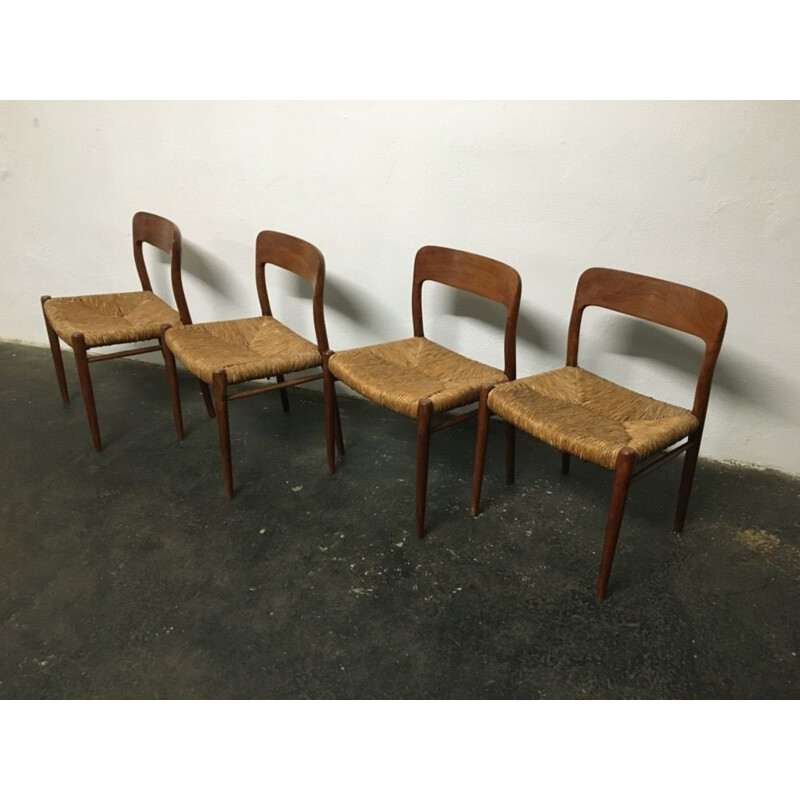 Lot de 4 chaises vintage Moller modèle 75