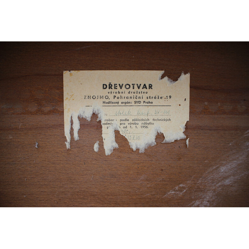 Tavolino vintage in noce di Dřevotvar, Cecoslovacchia 1956