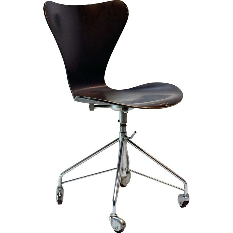 Vintage chair series 7, model 3117, Eiffel foot, by Arne Jacobsen