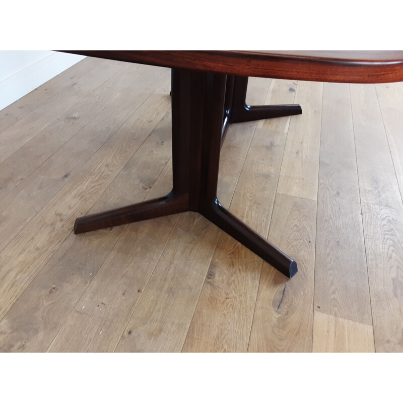 Mid century rosewood extendable dining table by Niels Koefoed Hornslet