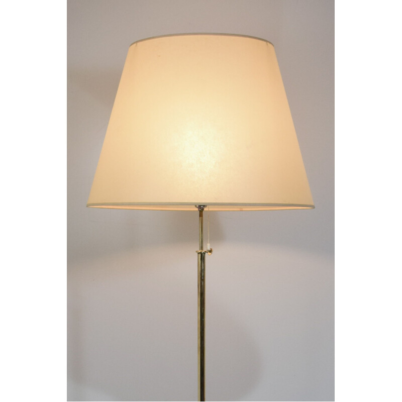 Lampadaire vintage tripode avec tablette, bois et laiton 1950