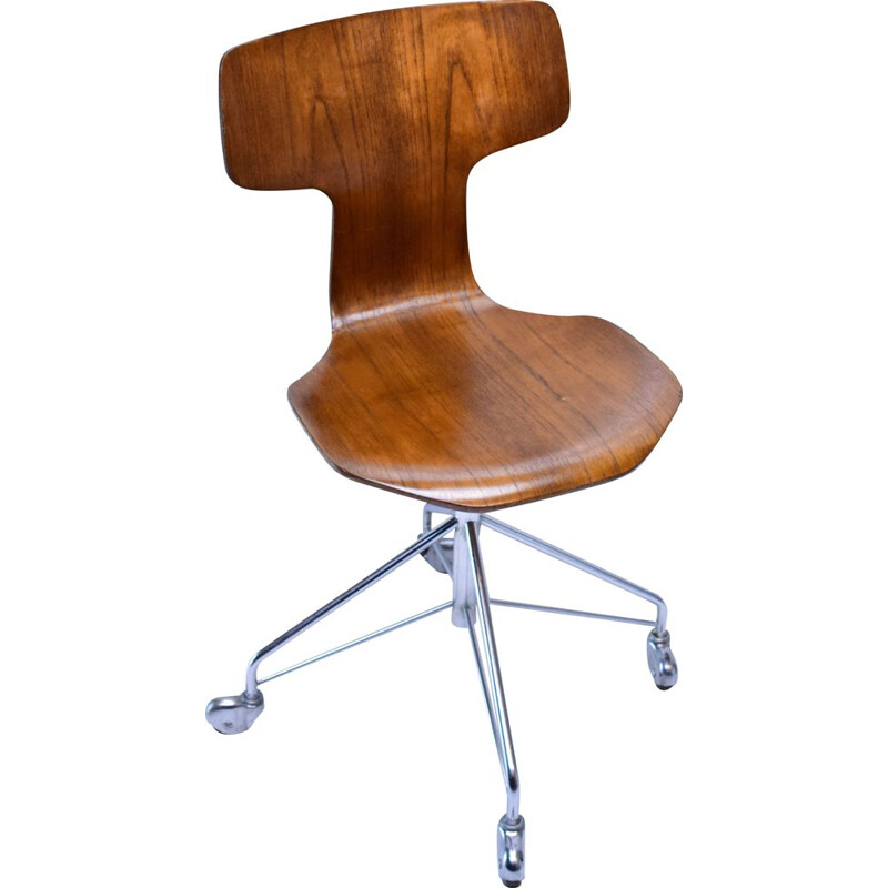 Chaise vintage de Arne Jacobsen, modèle originale  3117, pied Eiffel 