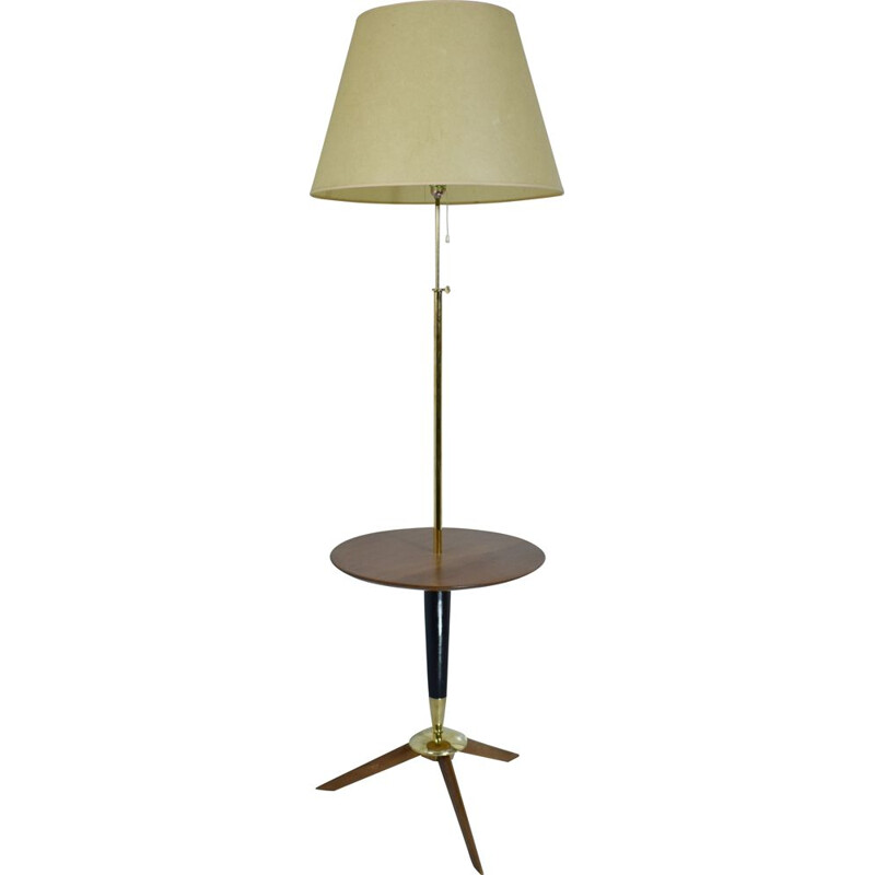 Lámpara de pie trípode vintage con estante, madera y latón 1950