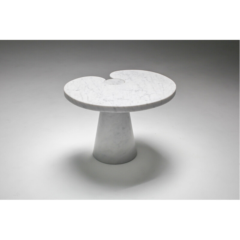 Vintage Mangiarotti side table in Carrara marble "Eros series" by Angelo Mangiarotti for the skipper, Italy 1970