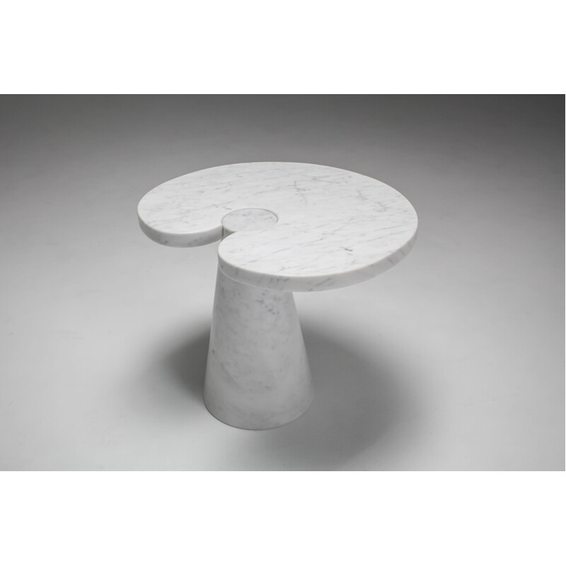 Vintage Mangiarotti side table in Carrara marble "Eros series" by Angelo Mangiarotti for the skipper, Italy 1970