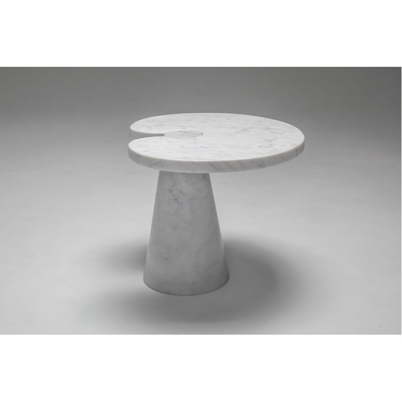 Vintage Mangiarotti side table in Carrara marble "Eros series" by Angelo Mangiarotti for the skipper, Italy 1970